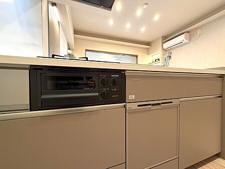 使いやすくスタイリッシュなキッチン空間になっております。
