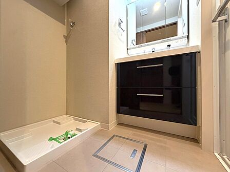 十分な広さの脱衣所。