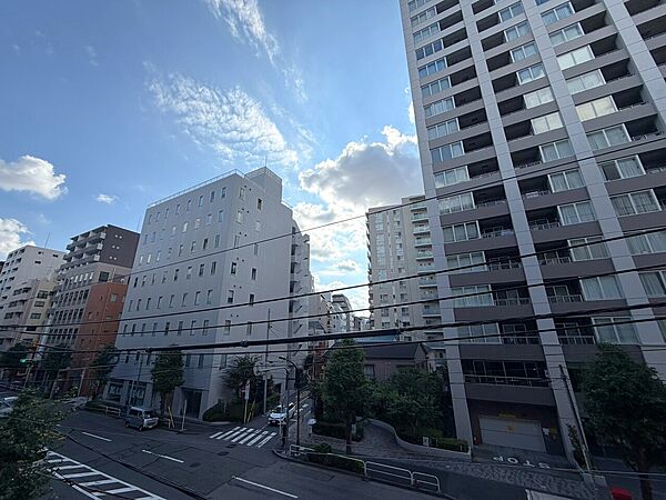 陽当たり・通風・開放感に恵まれた環境です。