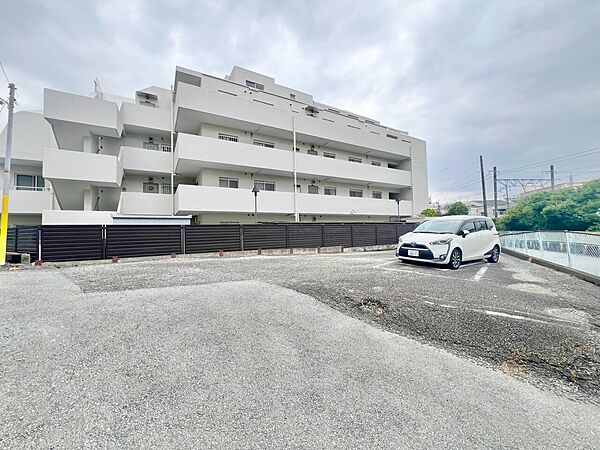 駐車スペースが嬉しいですね。※空き状況は都度ご確認下さい。