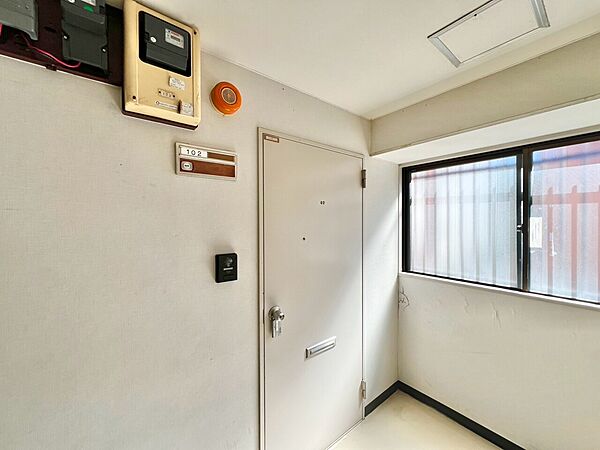 清潔感のある落ち着いた雰囲気の玄関です。