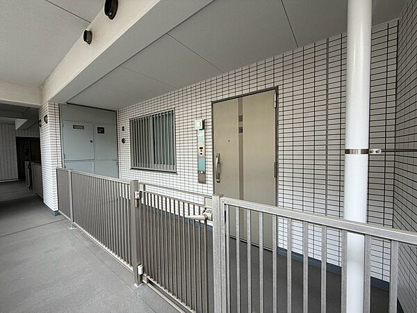 清潔感のある落ち着いた雰囲気の玄関です。