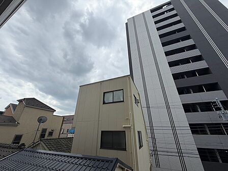 陽当たり・通風・開放感に恵まれた環境です。