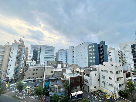 陽当たり・通風・開放感に恵まれた環境です。