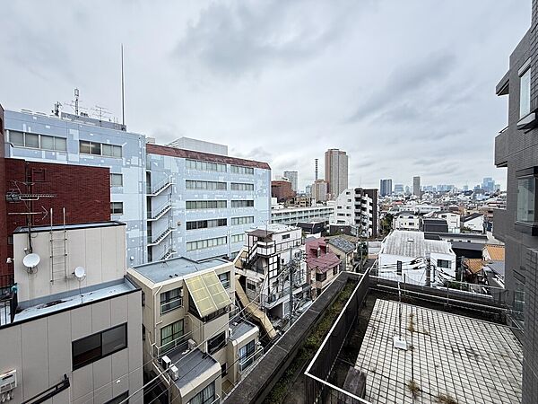 陽当たり・通風・開放感に恵まれた環境です。
