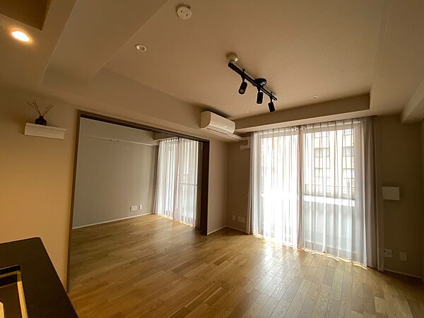 伸びやかな空間のなかで、ゆったりとしたひとときを過ごせます。