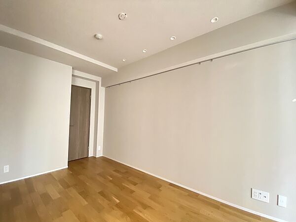 清かで艶やかな時間をもたらしてくれる室内です。