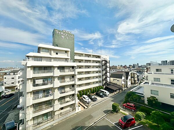 陽当たり・通風・開放感に恵まれた環境です。