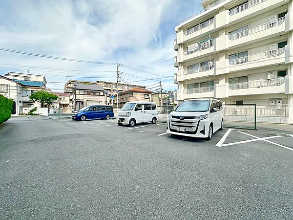 駐車スペースが嬉しいですね。※空き状況は都度ご確認下さい。