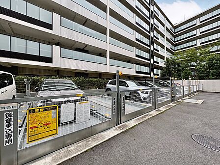 駐車スペースが嬉しいですね。※空き状況は都度ご確認下さい。