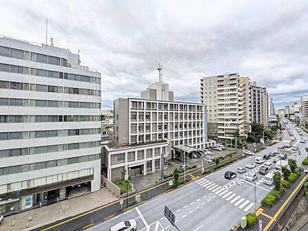 陽当たり・通風・開放感に恵まれた環境です。