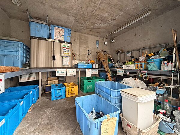 ゴミ置場。綺麗に管理されております。