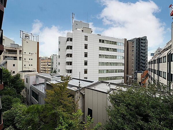 陽当たり・通風・開放感に恵まれた環境です。