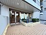 エントランス：上質感漂う玄関アプローチです。