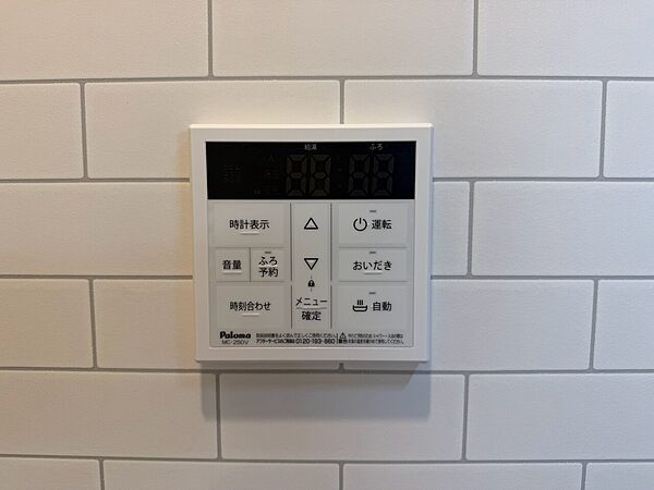 見やすい画面で操作しやすい給湯パネル。