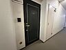 玄関：清潔感のある落ち着いた雰囲気の玄関です。