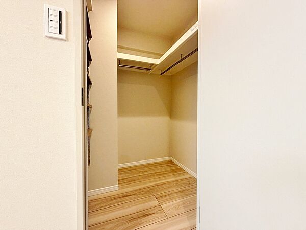 収納スペースが付いていて、お部屋を広く使っていただけます。