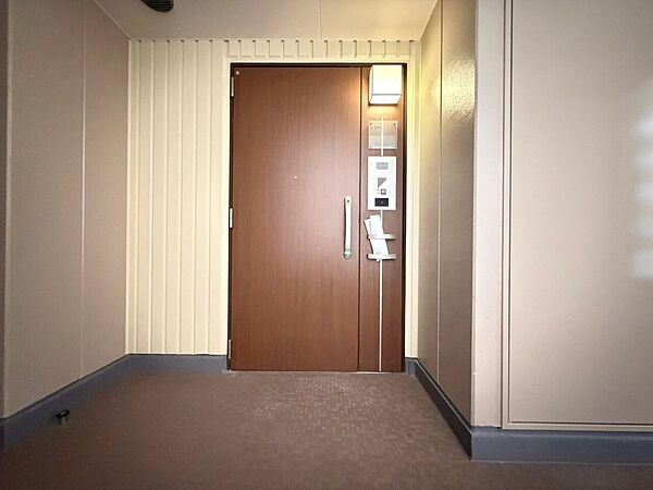 清潔感のある落ち着いた雰囲気の玄関です。