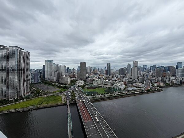 陽当たり・通風・開放感に恵まれた環境です。