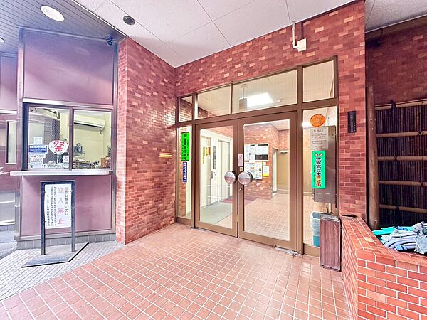 上質感漂う玄関アプローチです。