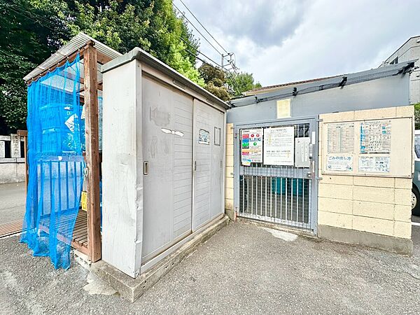 ゴミ置場。綺麗に管理されております。