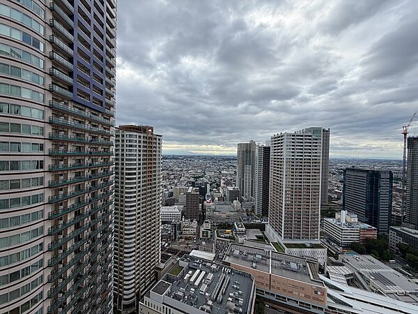 陽当たり・通風・開放感に恵まれた環境です。