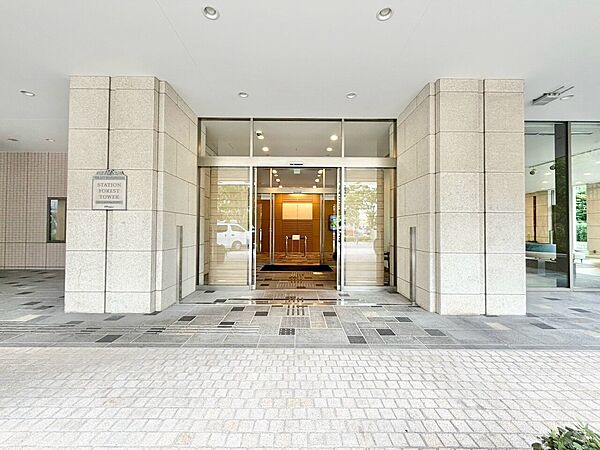 上質感漂う玄関アプローチです。