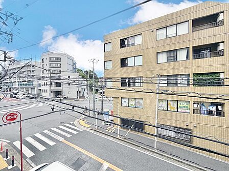 陽当たり・通風・開放感に恵まれた環境です。