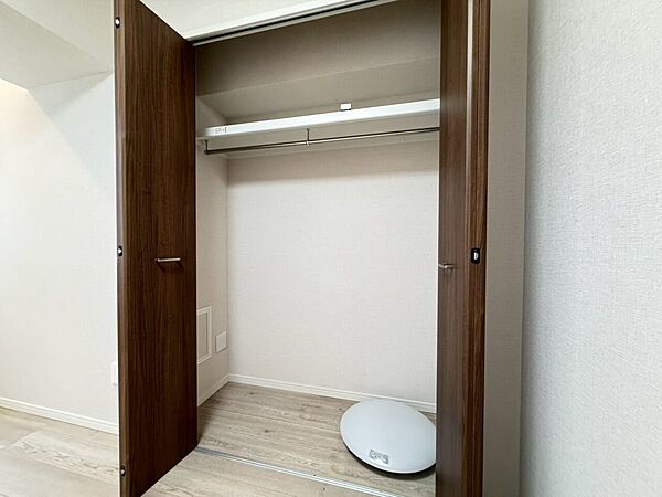 収納スペースが付いていて、お部屋を広く使っていただけます。