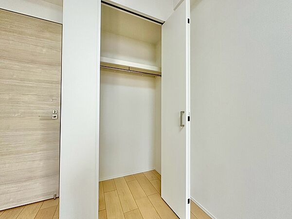 家電やスーツケース、ストック品など何でも片付く嬉しい空間です。