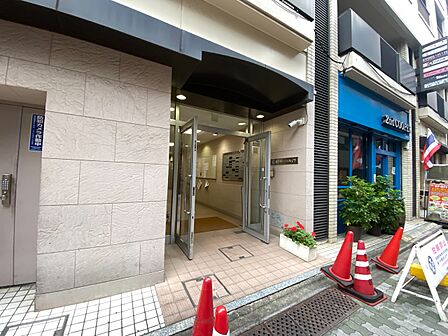 上質感漂う玄関アプローチです。