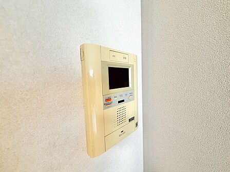誰が来てもわかる様にモニター付きインターホンを設置。