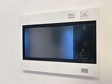 誰が来てもわかる様にモニター付きインターホンを設置。
