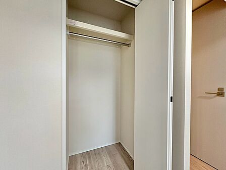家電やスーツケース、ストック品など何でも片付く嬉しい空間です。