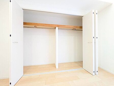 家電やスーツケース、ストック品など何でも片付く嬉しい空間です。