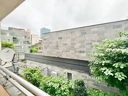 陽当たり・通風・開放感に恵まれた環境です。