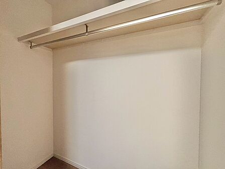 収納スペースが付いていて、お部屋を広く使っていただけます。
