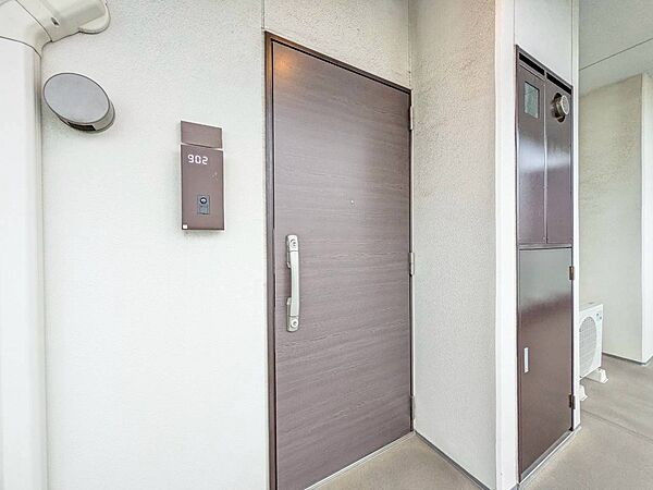 清潔感のある落ち着いた雰囲気の玄関です。