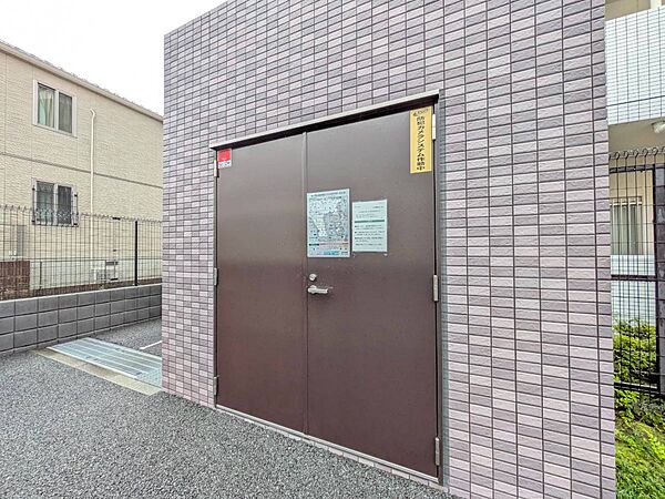 ゴミ置場。綺麗に管理されております。