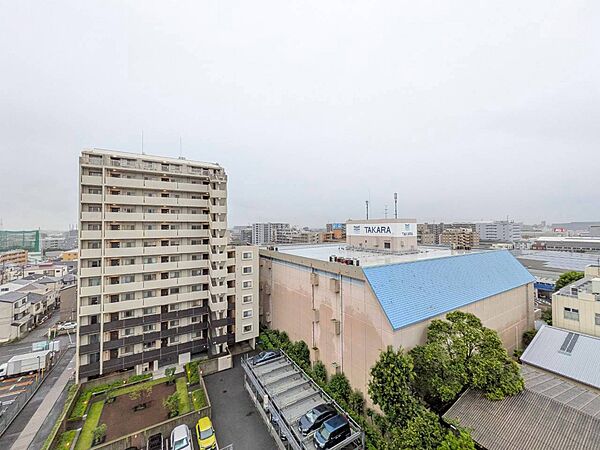 陽当たり・通風・開放感に恵まれた環境です。