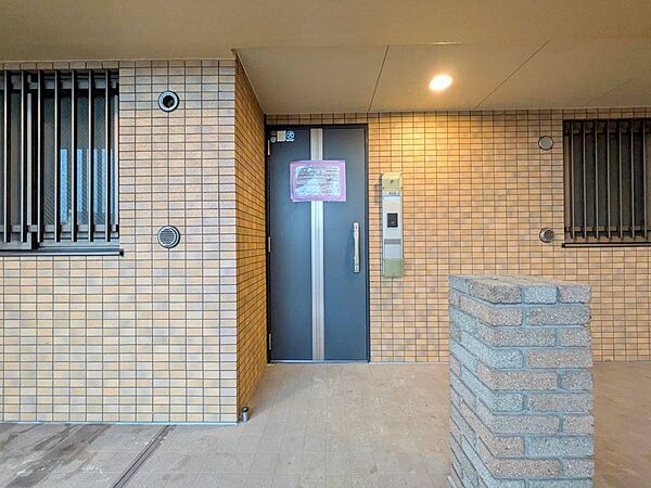 清潔感のある落ち着いた雰囲気の玄関です。