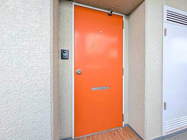 清潔感のある落ち着いた雰囲気の玄関です。