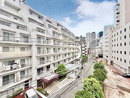 陽当たり・通風・開放感に恵まれた環境です。