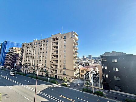 陽当たり・通風・開放感に恵まれた環境です。