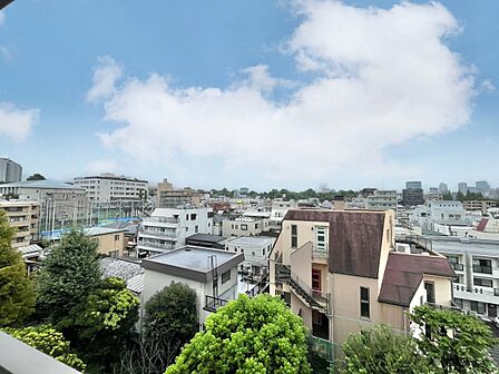 眺望や窓からの景色が良いと、家で過ごす時間も快適です。