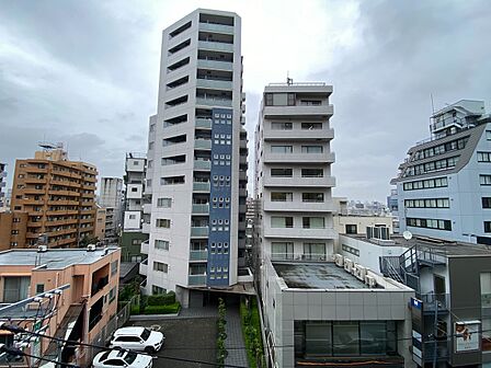 陽当たり・通風・開放感に恵まれた環境です。
