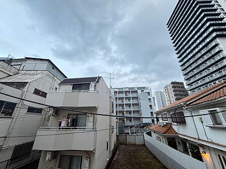陽当たり・通風・開放感に恵まれた環境です。