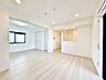 室内：通風・採光に優れ、心地よい光と風が溢れています。
