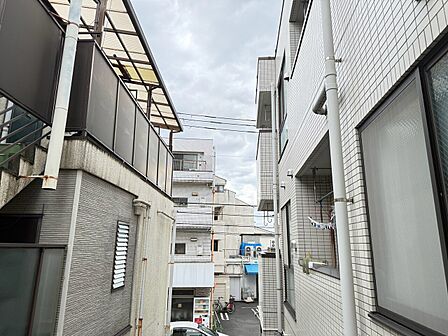陽当たり・通風・開放感に恵まれた環境です。