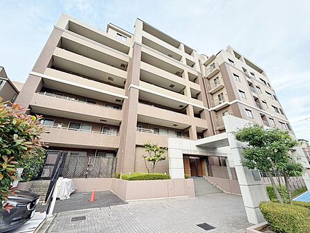 飽きのこないシンプルモダンな外観です。